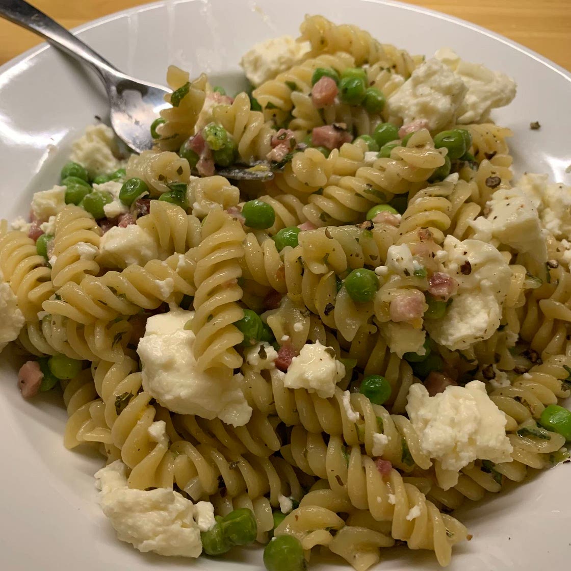 Pasta with pancetta and peas