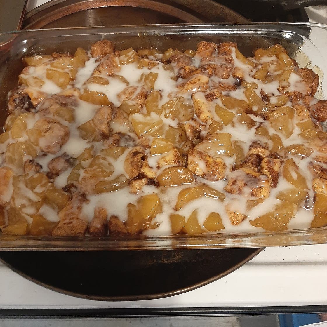 Make-Ahead Apple Pie Cinnamon Roll Breakfast Bake