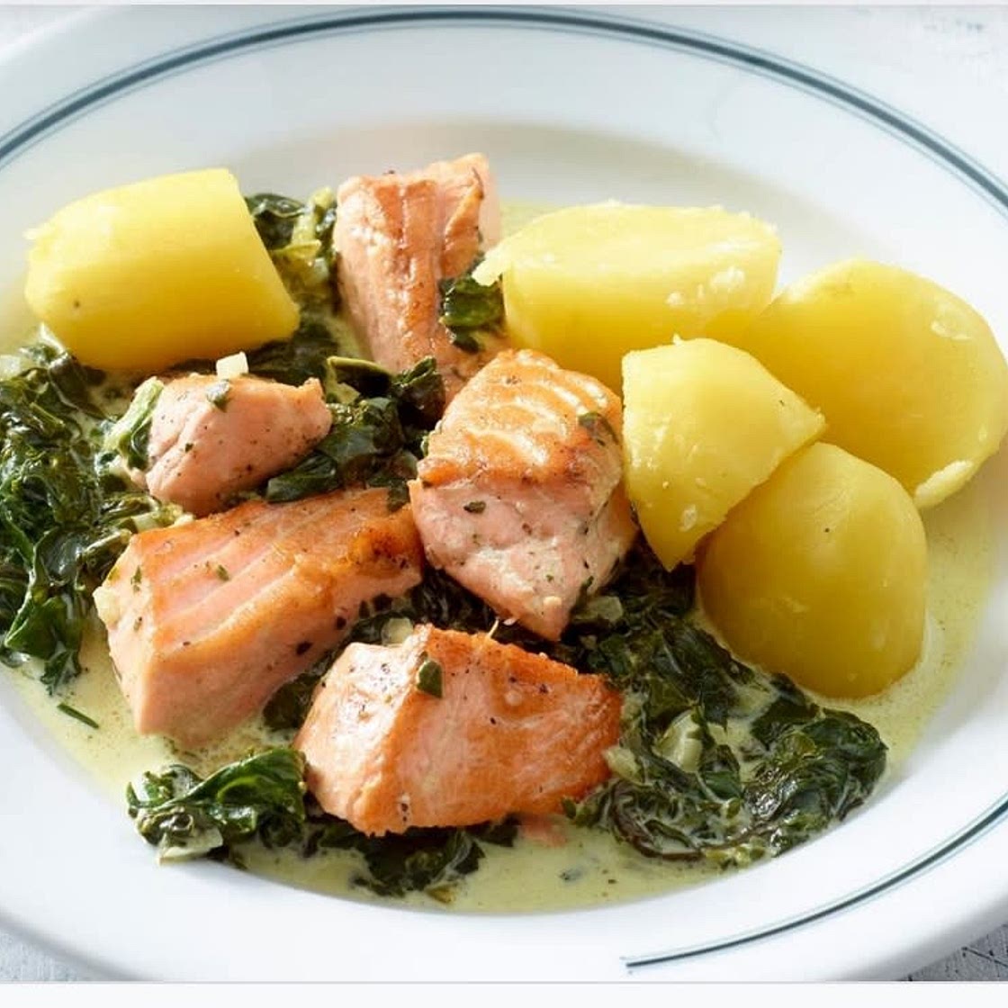 Salzkartoffeln, Spinat, Lachs