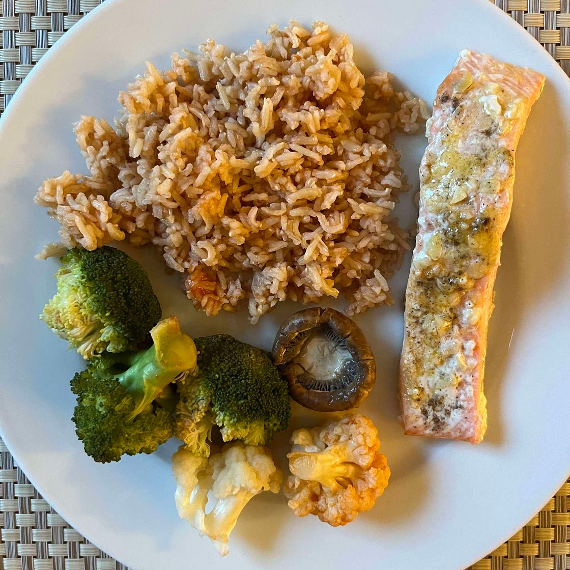 Fish with buttery lemon and garlic sauce 