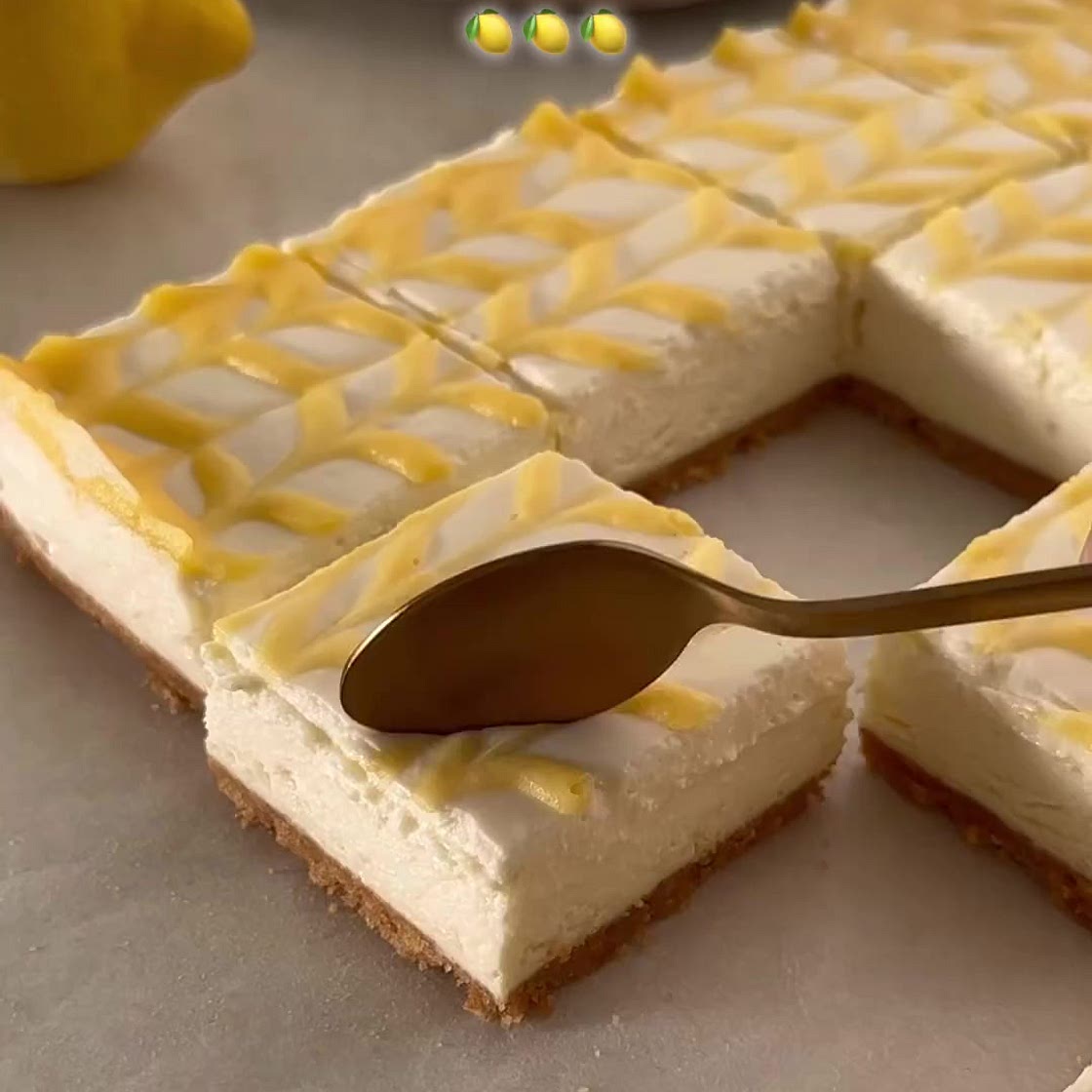 Lemon cheesecake bars