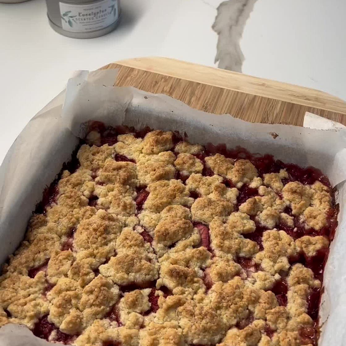 Strawberry crumble bars