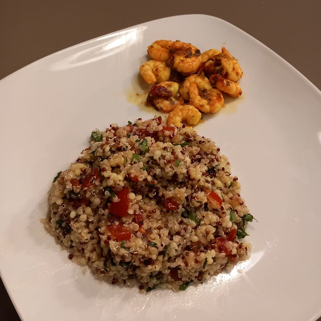 Taboulé de quinoa et crevettes au curcuma