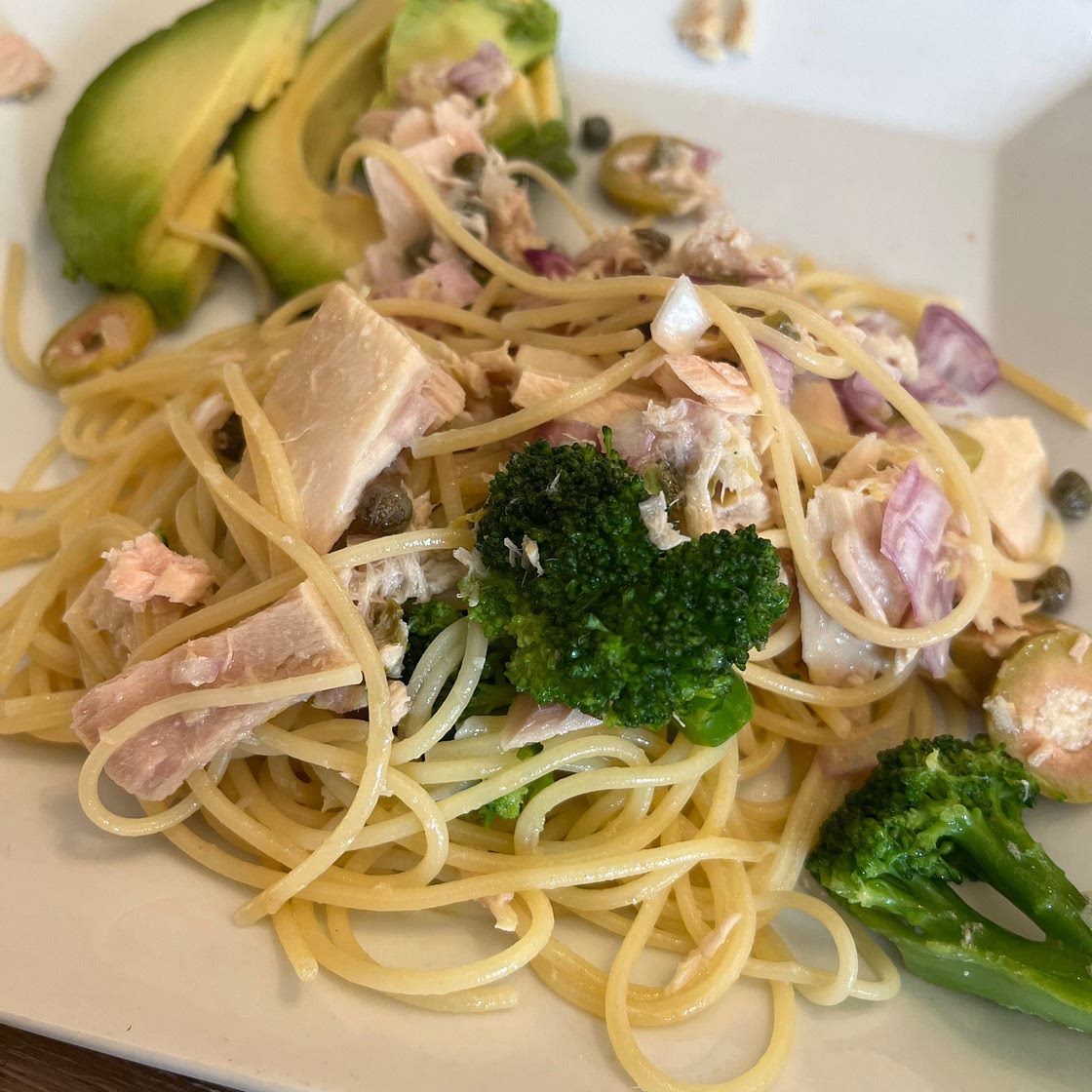 Lemon spaghetti with tuna & broccoli