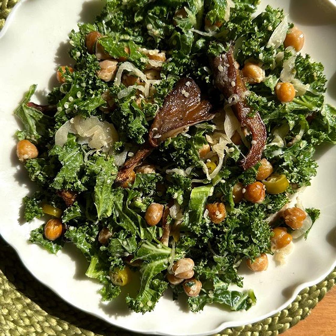 Creamy kale salad (ZOE)