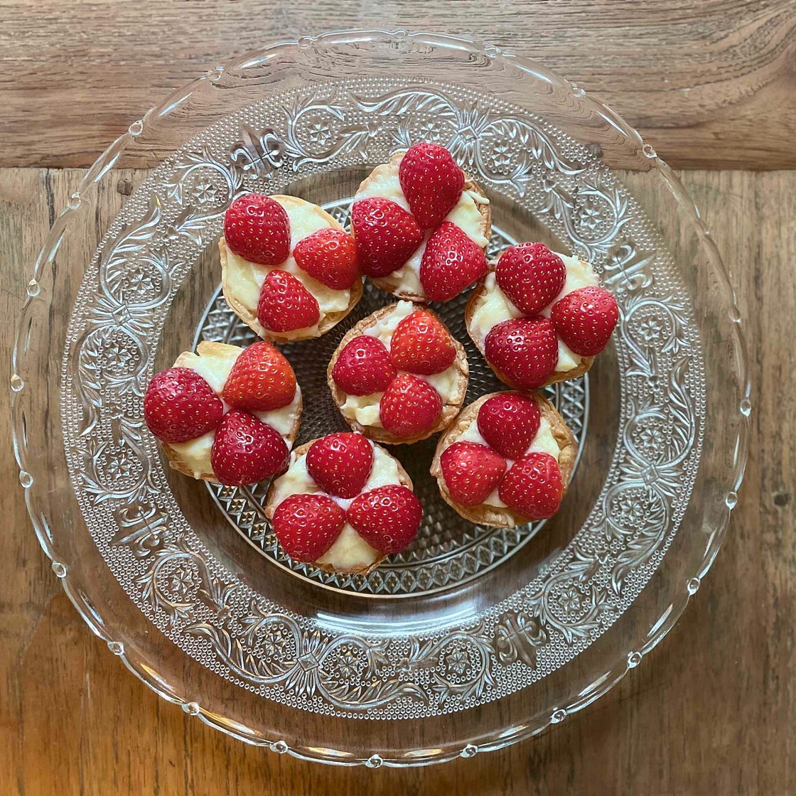 Mini strawberry custard pies 