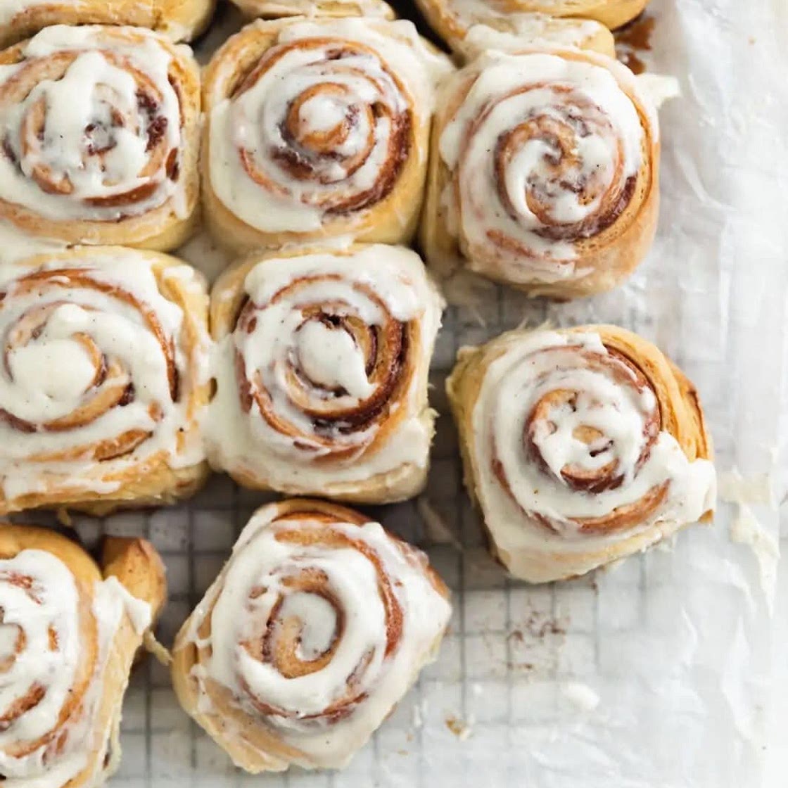 Eggnog cinnamon rolls 