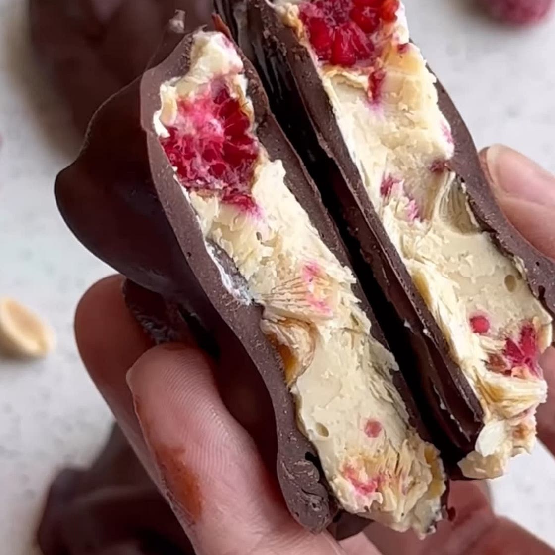 Bouchée glacé cacahuète framboise