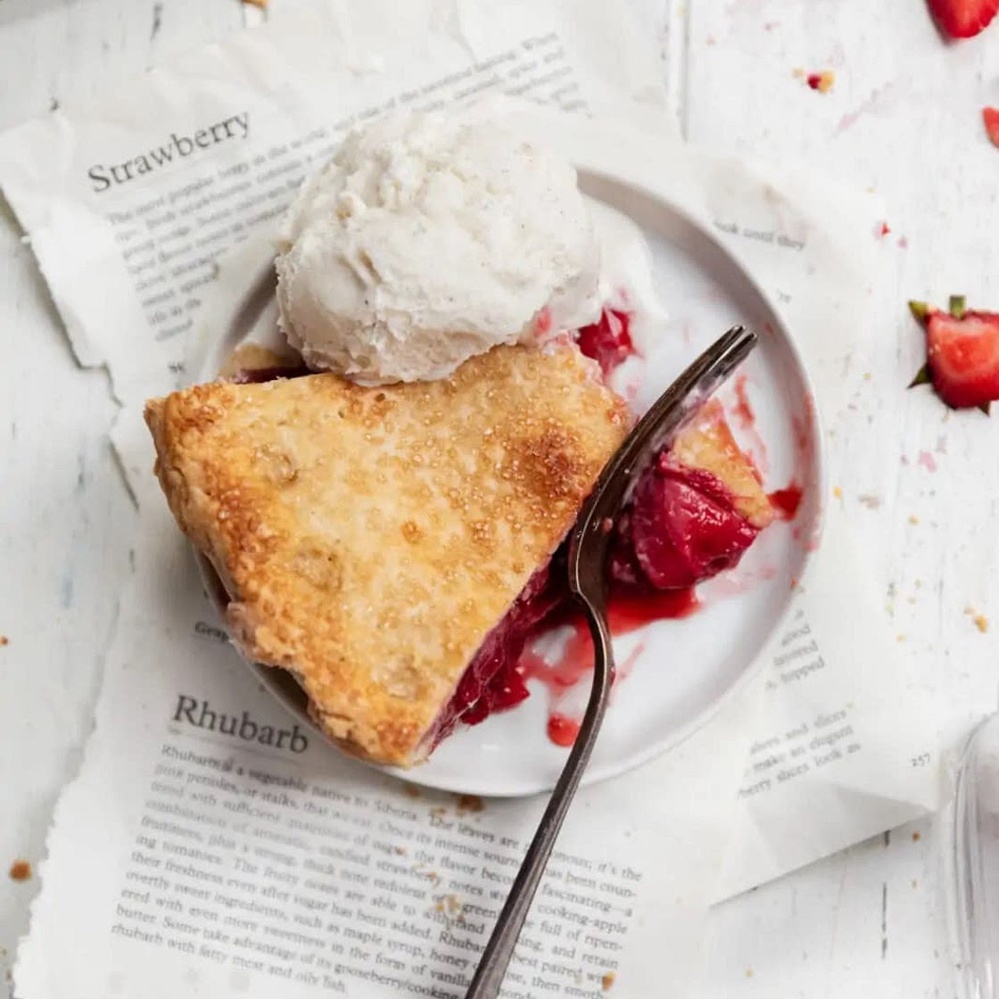 Strawberry and rhubarb pie 