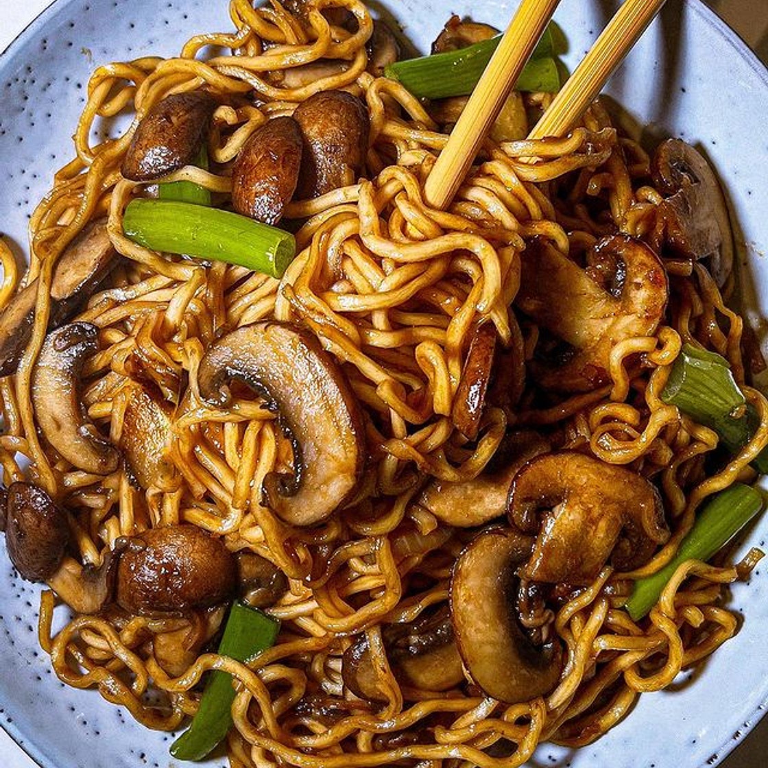 MUSHROOM CHOW MEIN