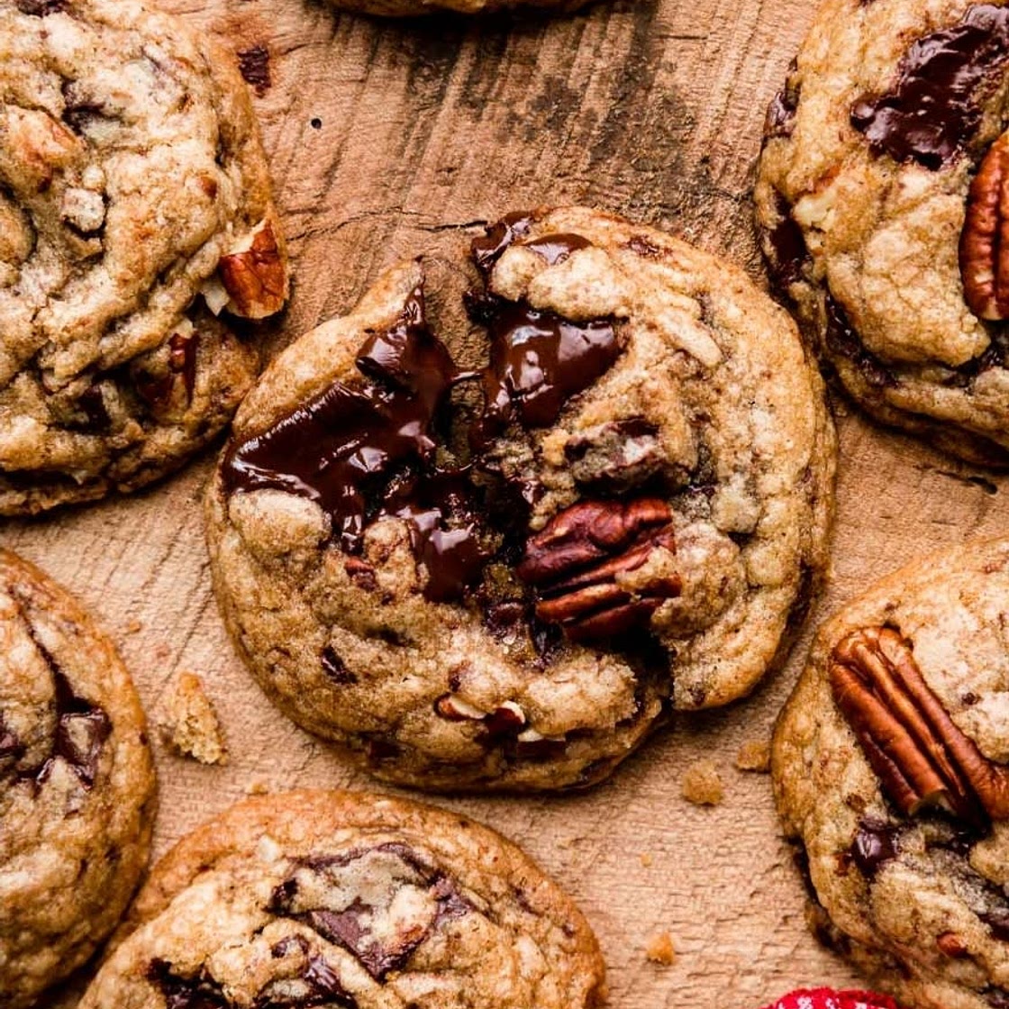 D'licious Pecan Chocolate Chip Cookies