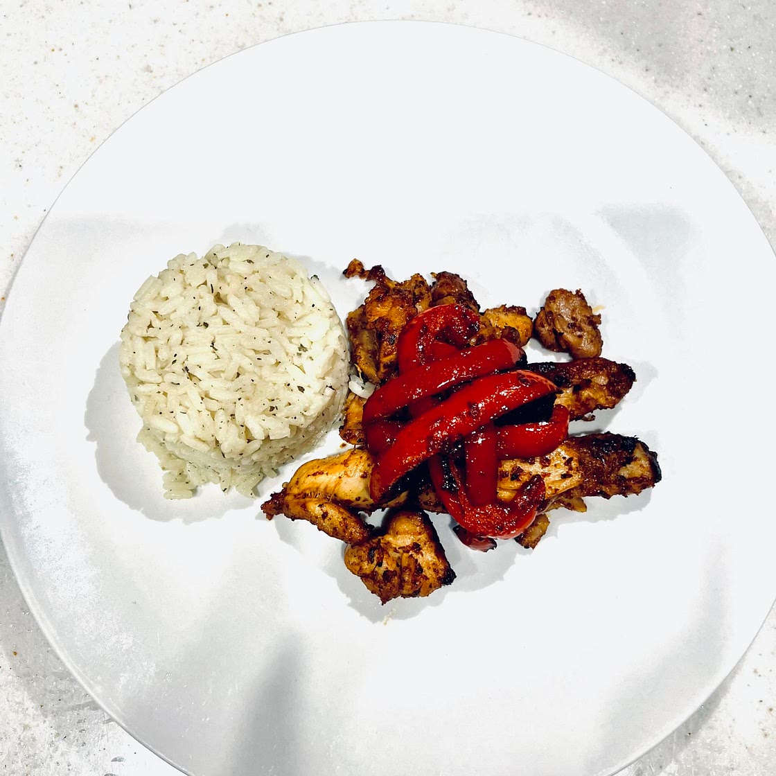 BBBQ SRIRACHA FAJITA CHICKEN AND CILANTRO RICE 