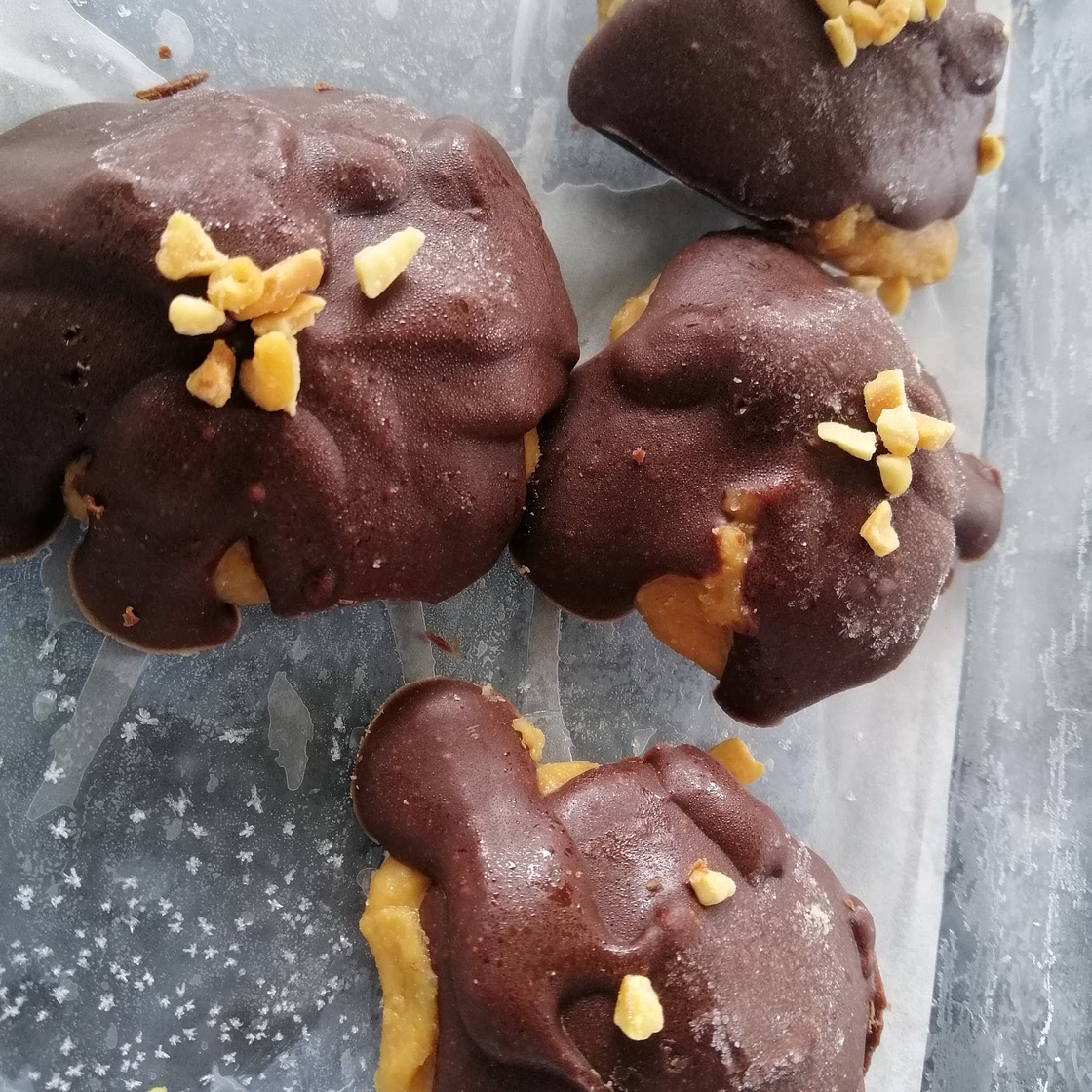 Peanut butter, tahini and maca balls