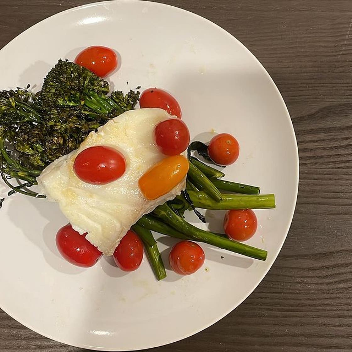 Halibut, tomatoes and broccolini