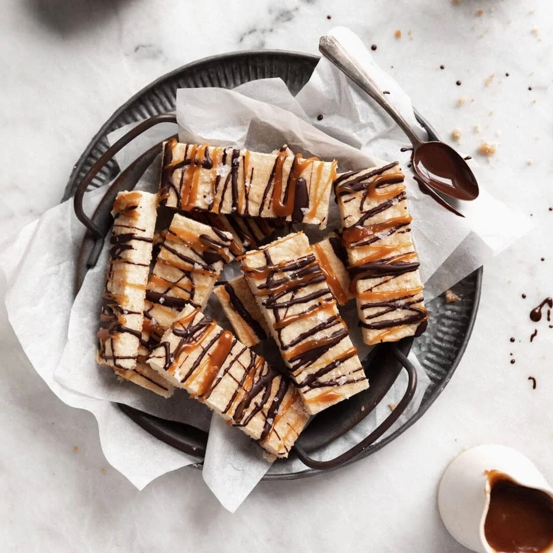 Chocolate caramel shortbread bars 