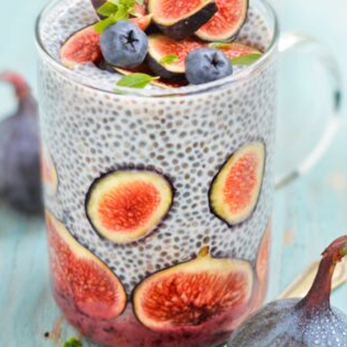 Verrine de graines de chia aux figues