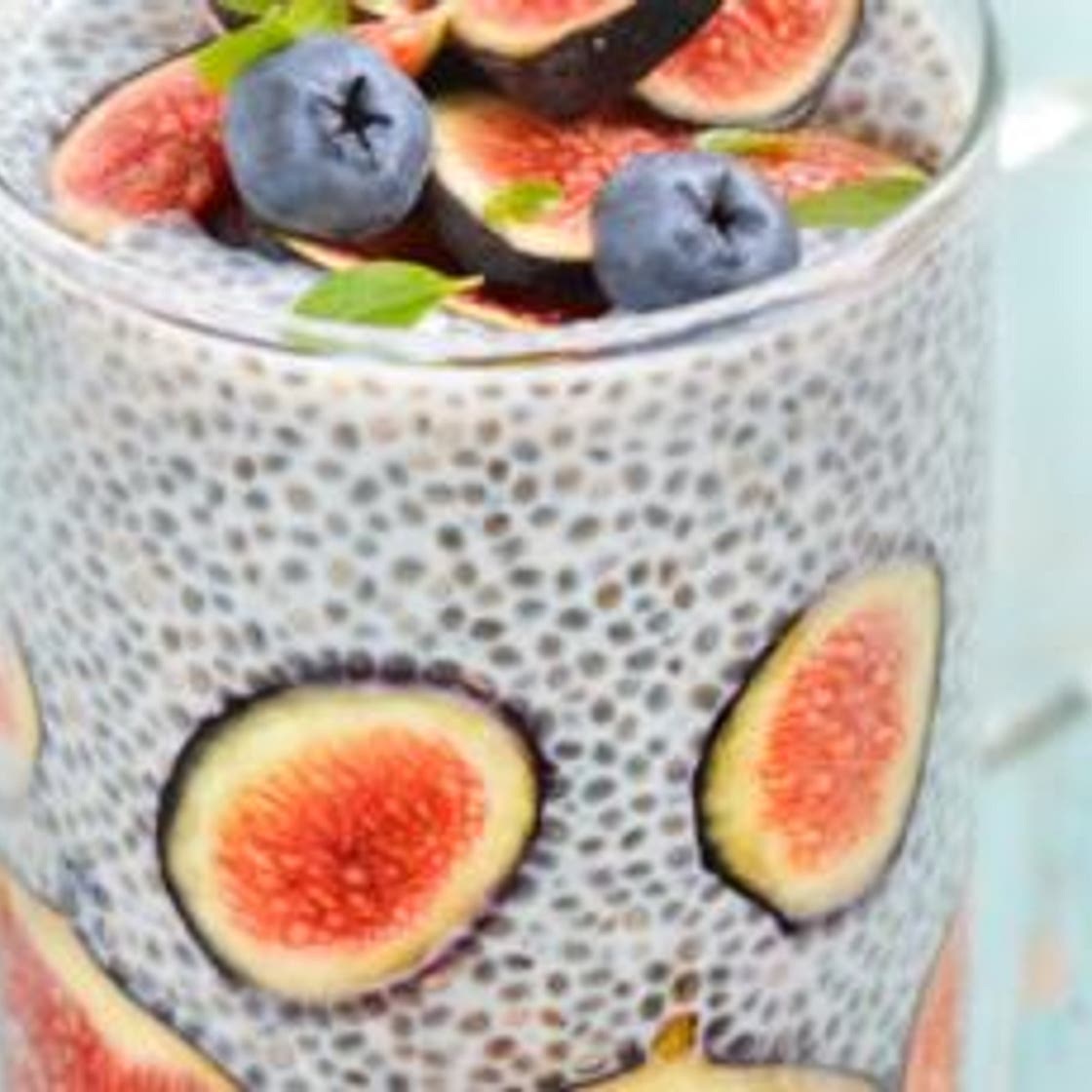 Verrine de graines de chia aux figues