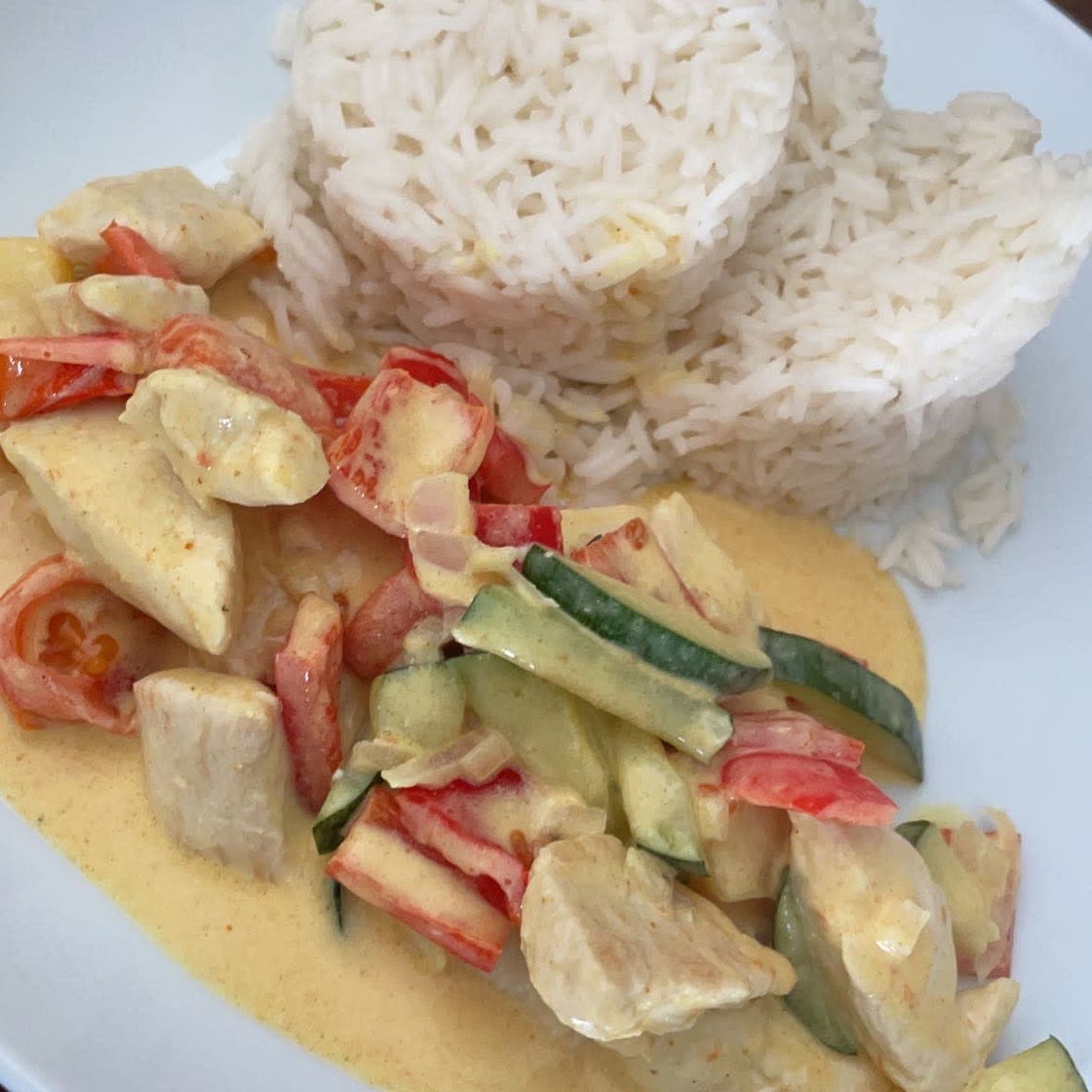 Curry-Kokos-Hähnchen mit Basmatireis