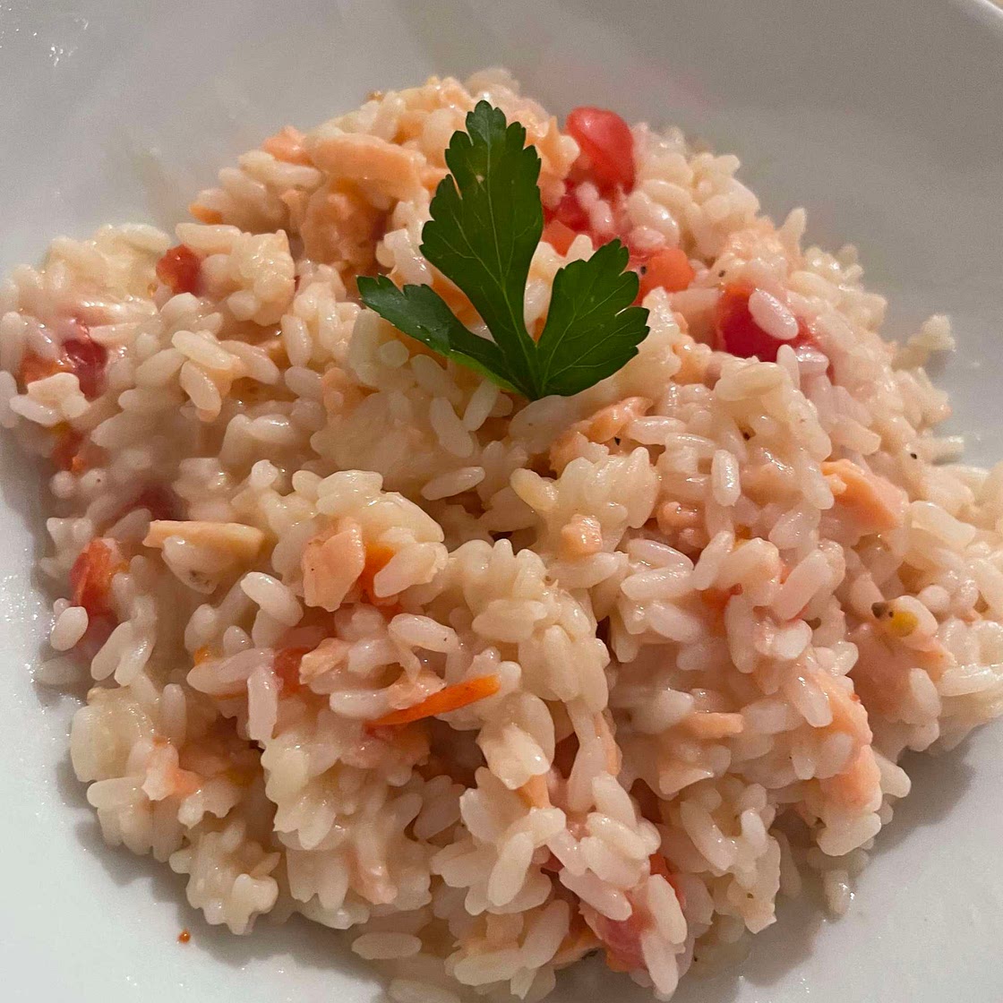 Reis mit Lachs und Tomaten