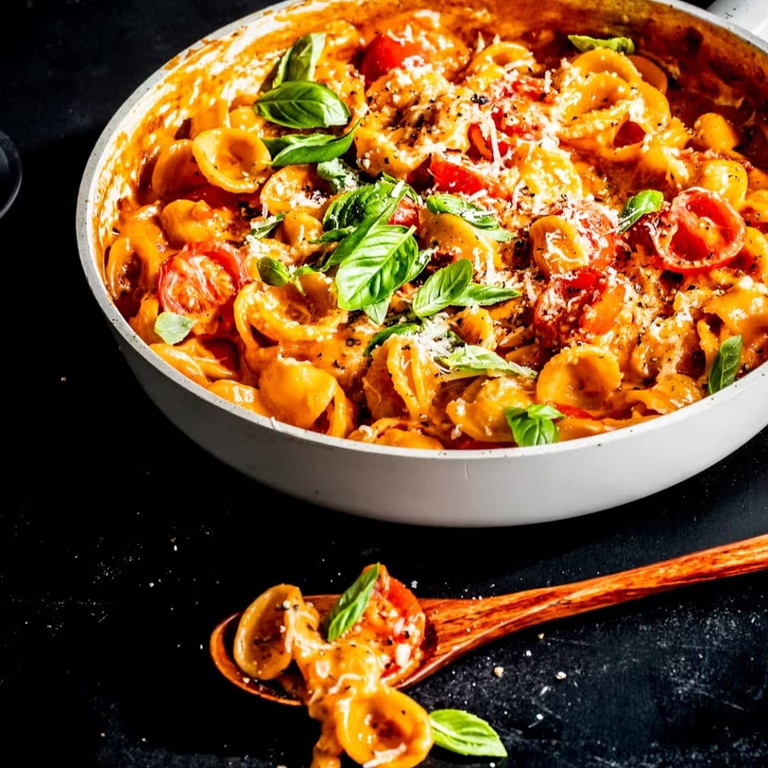 Pasta mit Tomaten-Sahnesauce