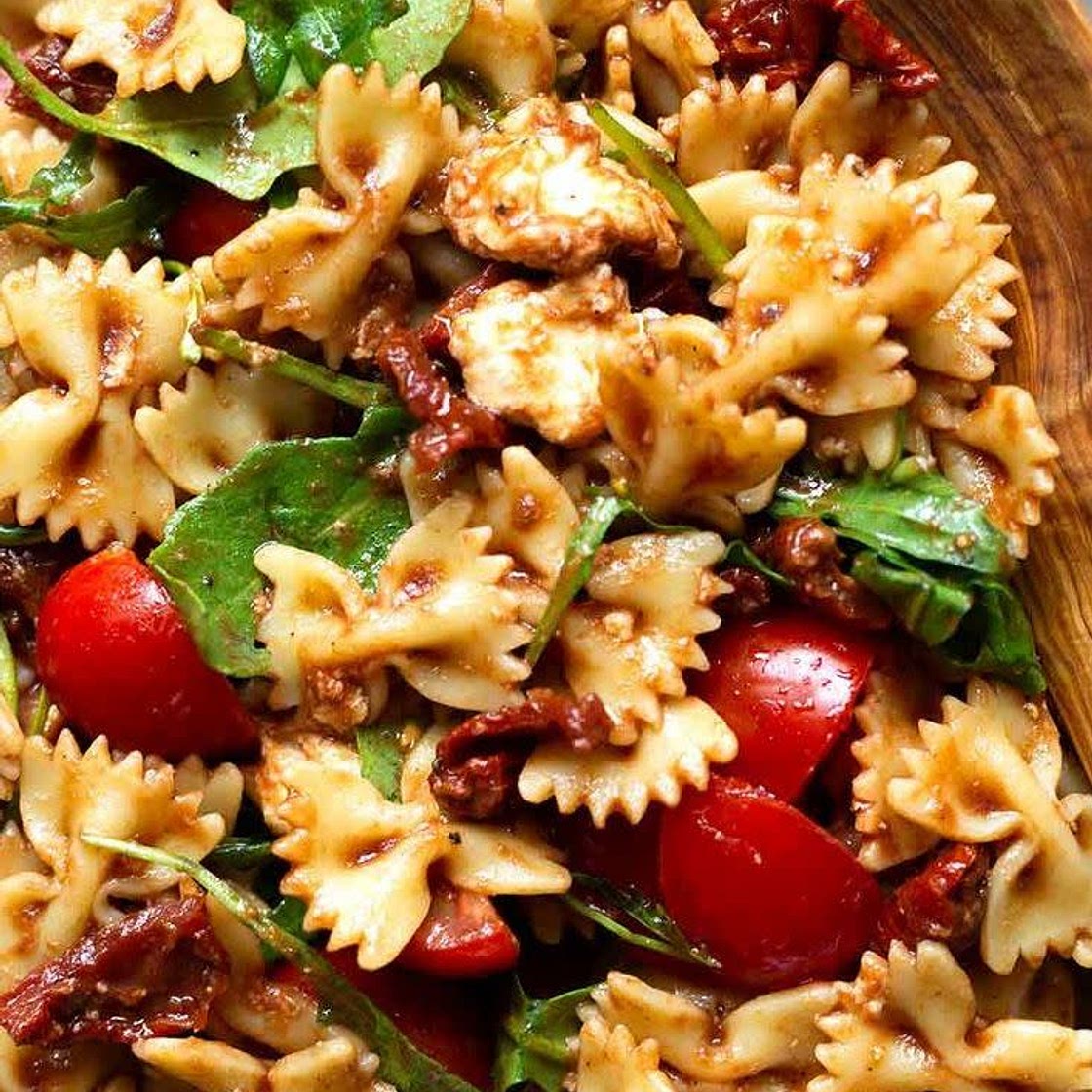 Mediterraner Nudelsalat