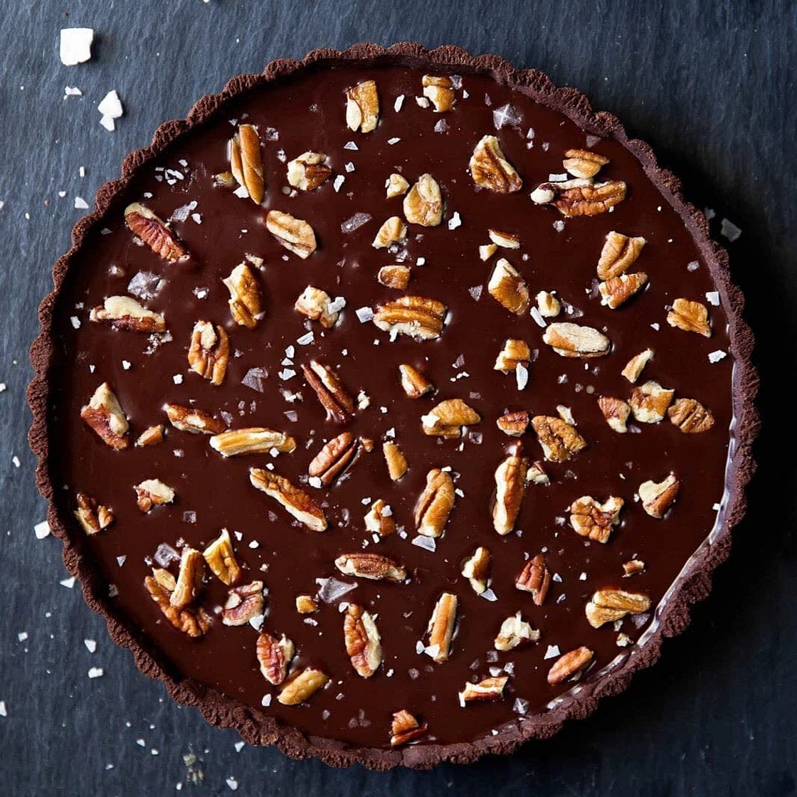 Salted caramel chocolate tart