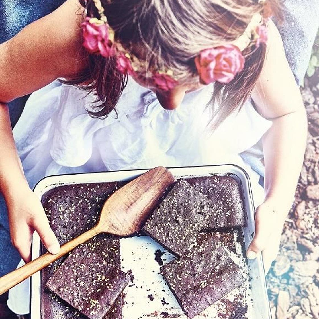 Brownies chocolat noir, miso blanc et graines de sésame