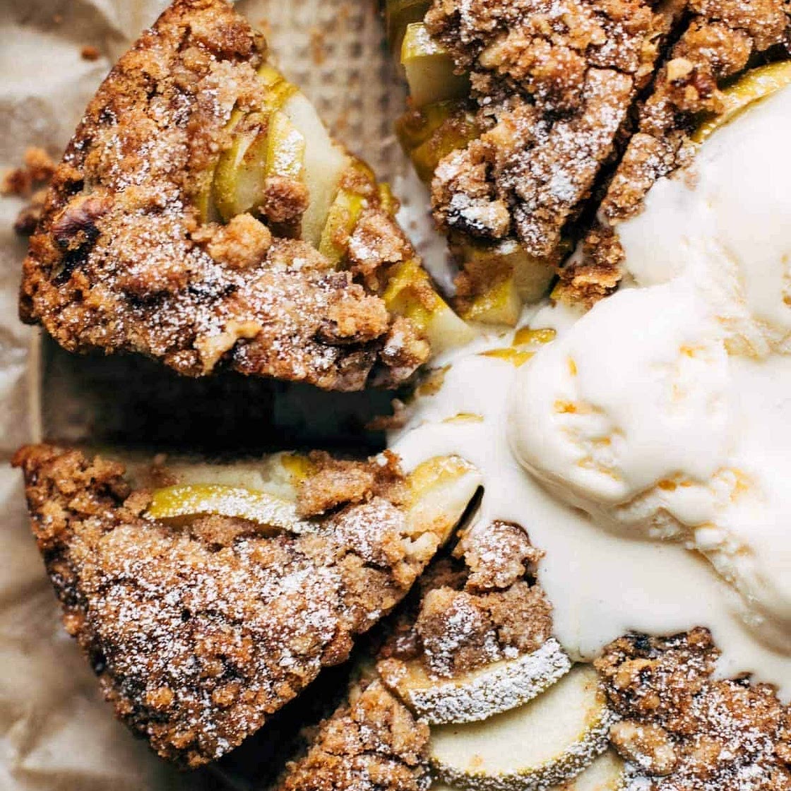 Walnut apple crumble cake 
