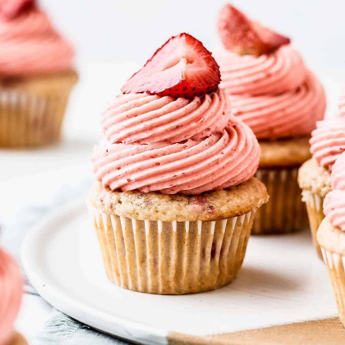Roasted strawberry cupcakes 