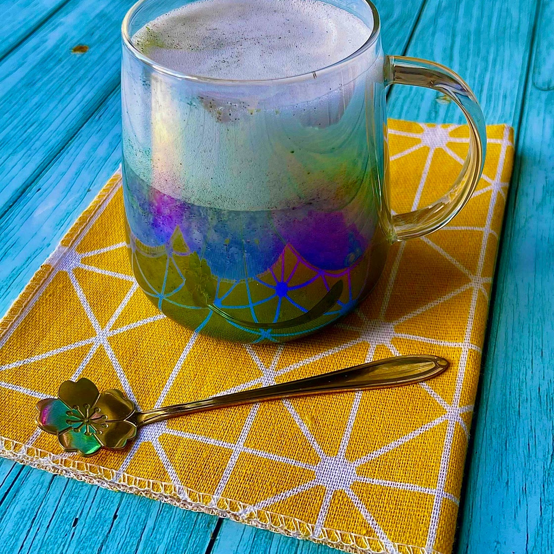 Spirulina Latte - healthy detox drink 