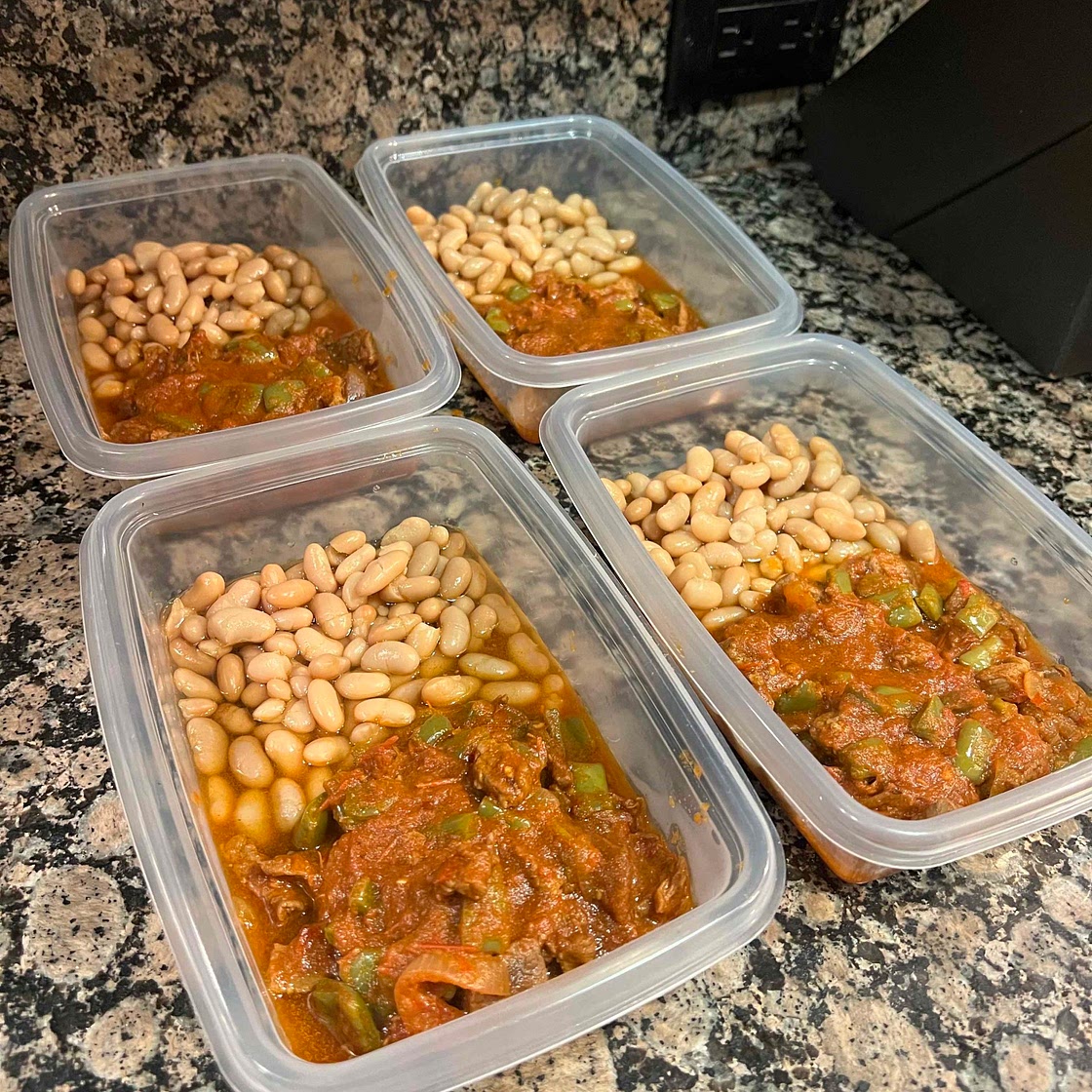 CARNE Y NOPALES EN SALSA ROJA 