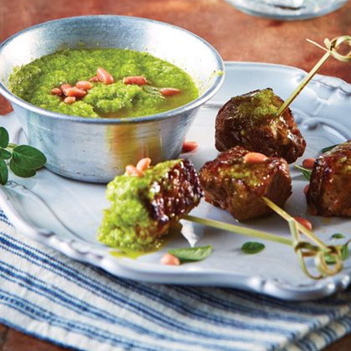 Bocadillos de arrachera con pesto de brócoli