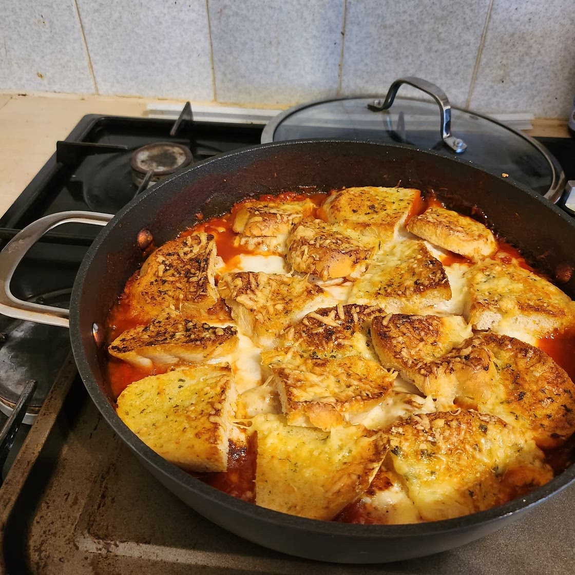 Meatball & garlic bread traybake