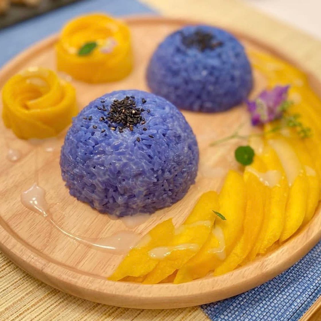 Mango sticky rice with butterfly pea flowers