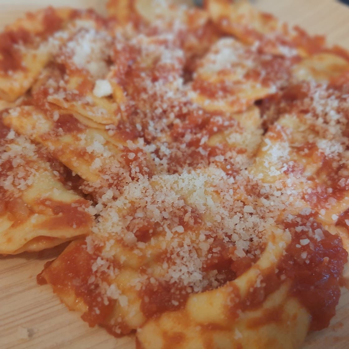 Ravioli di carne al sugo