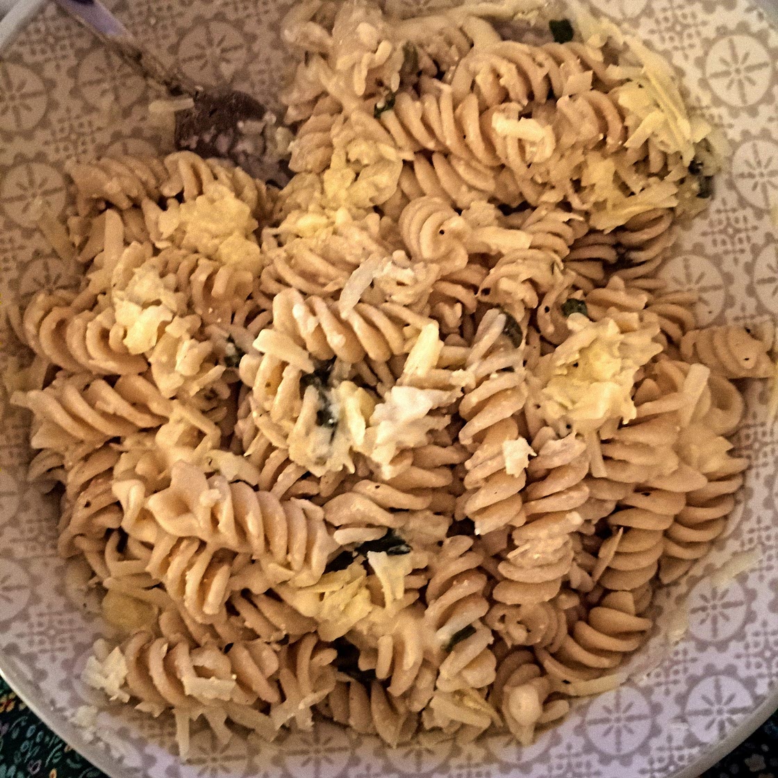 Garlicky cheesy pasta