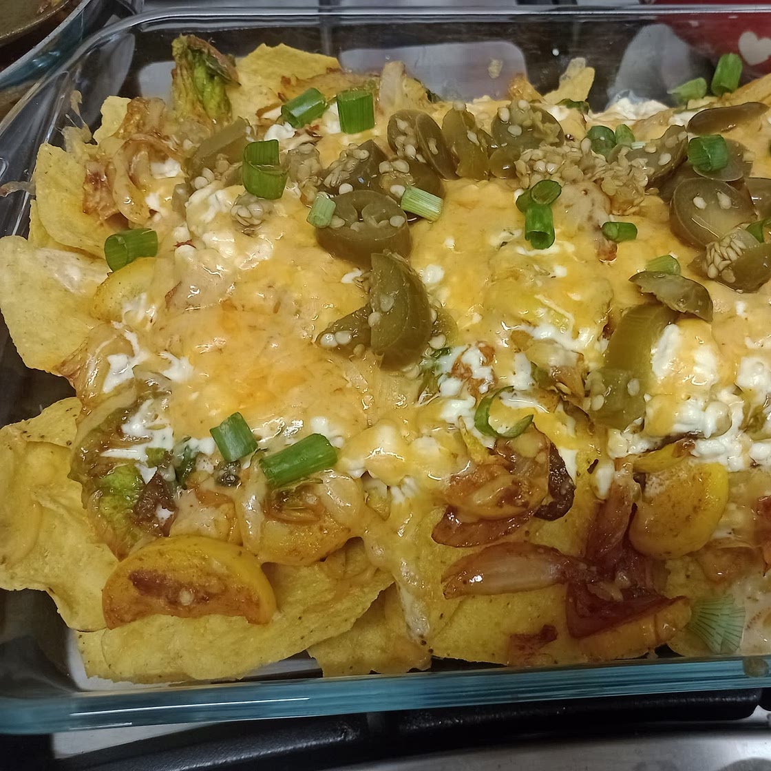 Courgette, jalapeño & feta nachos