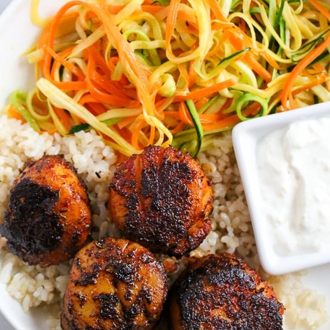 Blackened Scallops with Horseradish Sauce