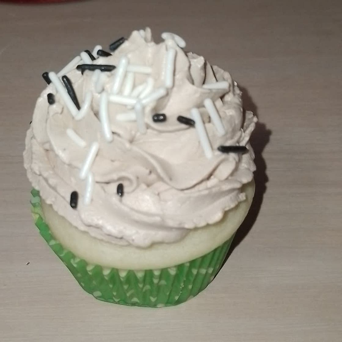 Moist Vanilla Cupcakes