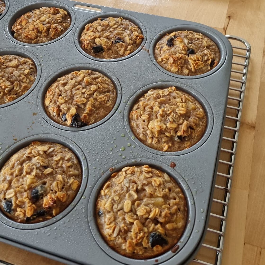 Baked Banana-Nut Oatmeal Cups
