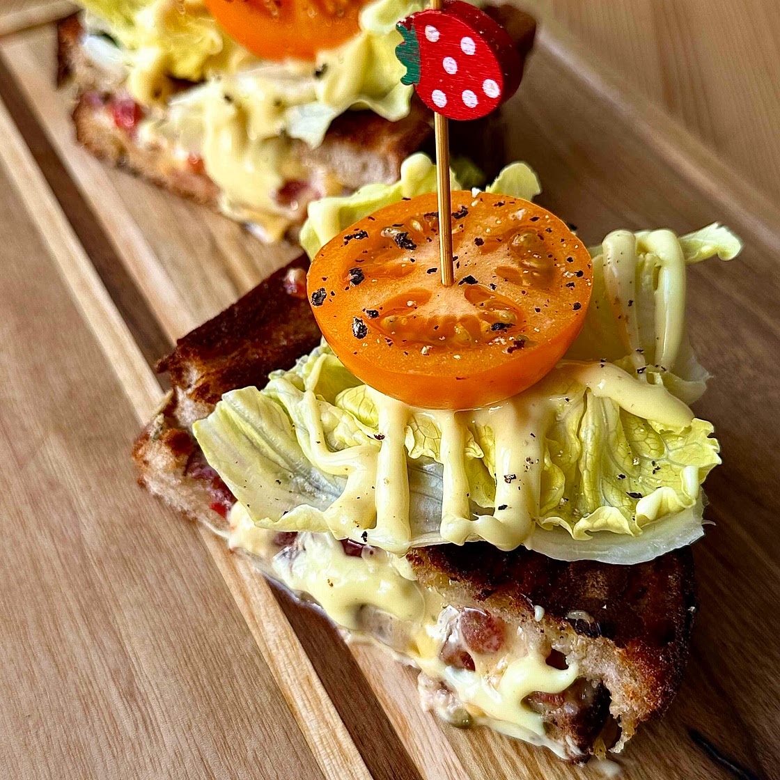 Crispy B L T Sandwich with Cheese 
