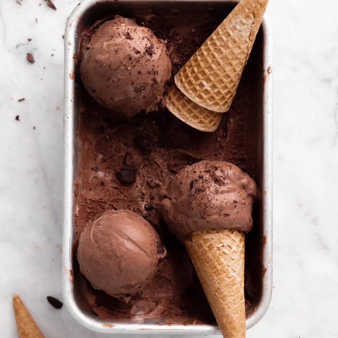 EASY NO CHURN CHOCOLATE ICE CREAM