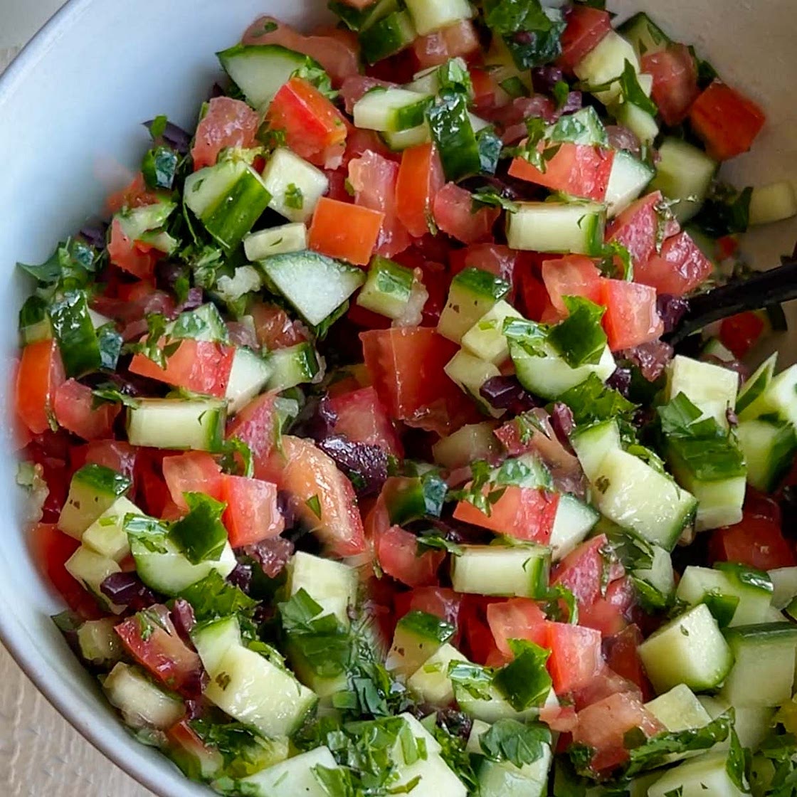 10-Minute Tomato Cucumber Salad