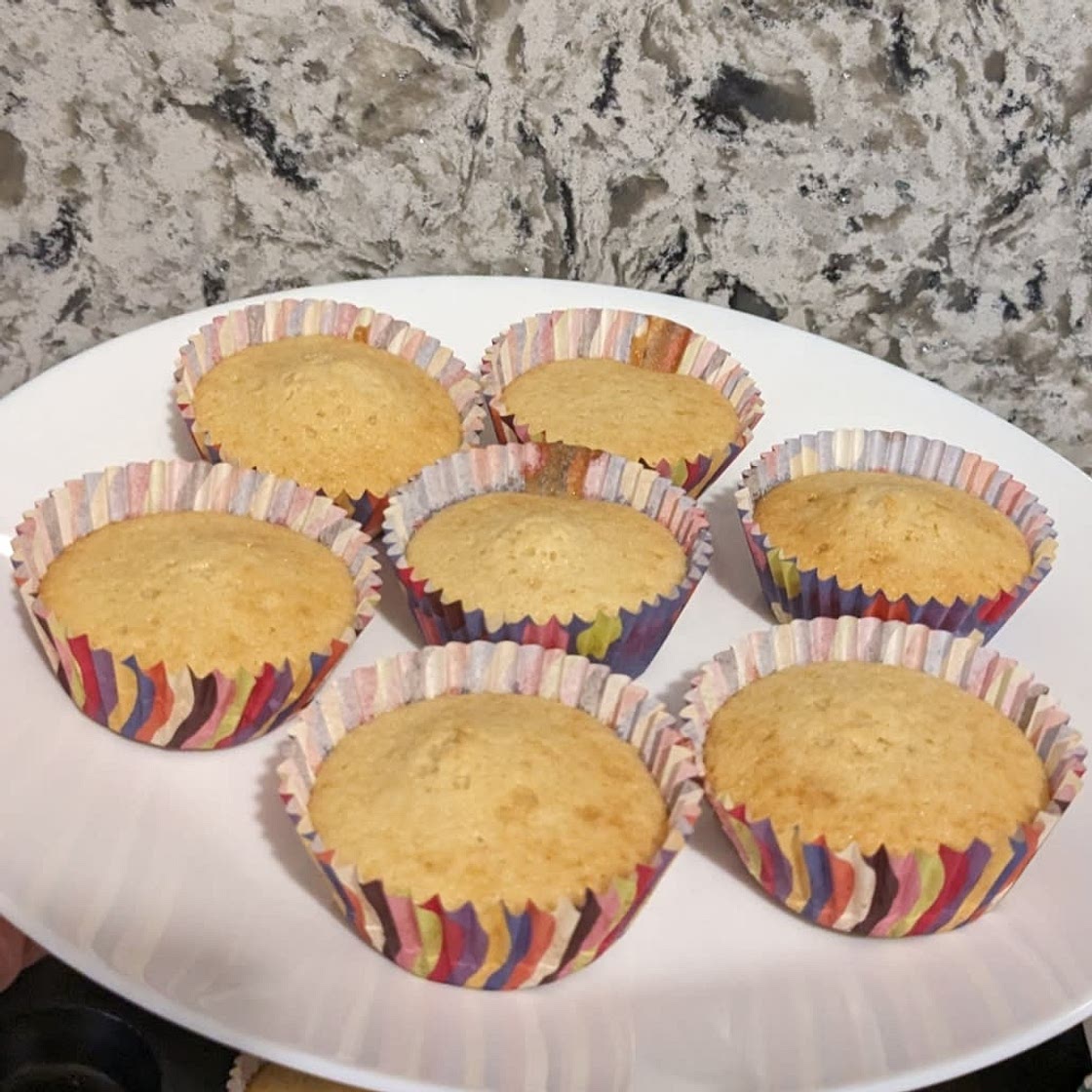 Moist Vanilla Cupcakes