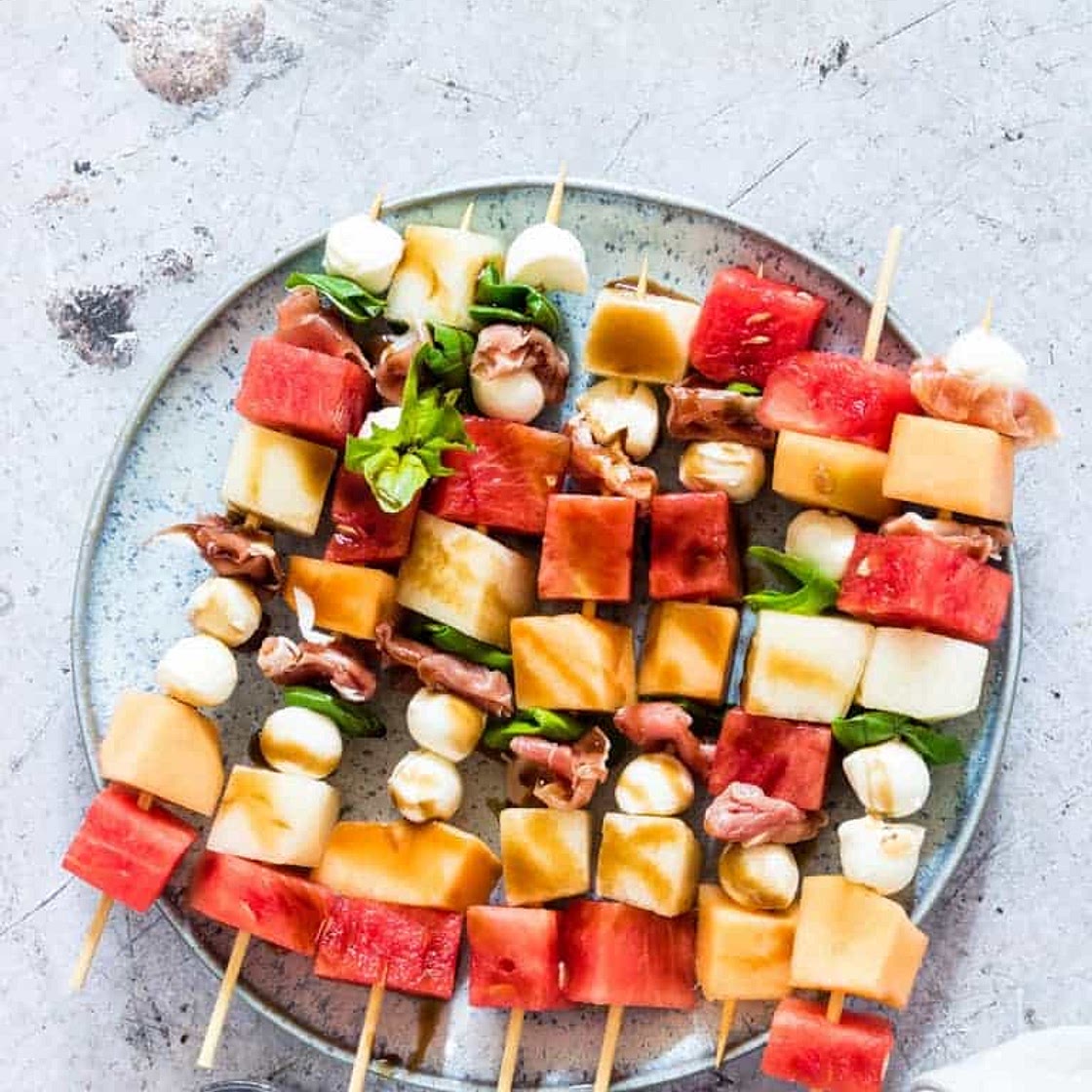 Skewers Melon with Prosciutto, Mozzarella and Basil