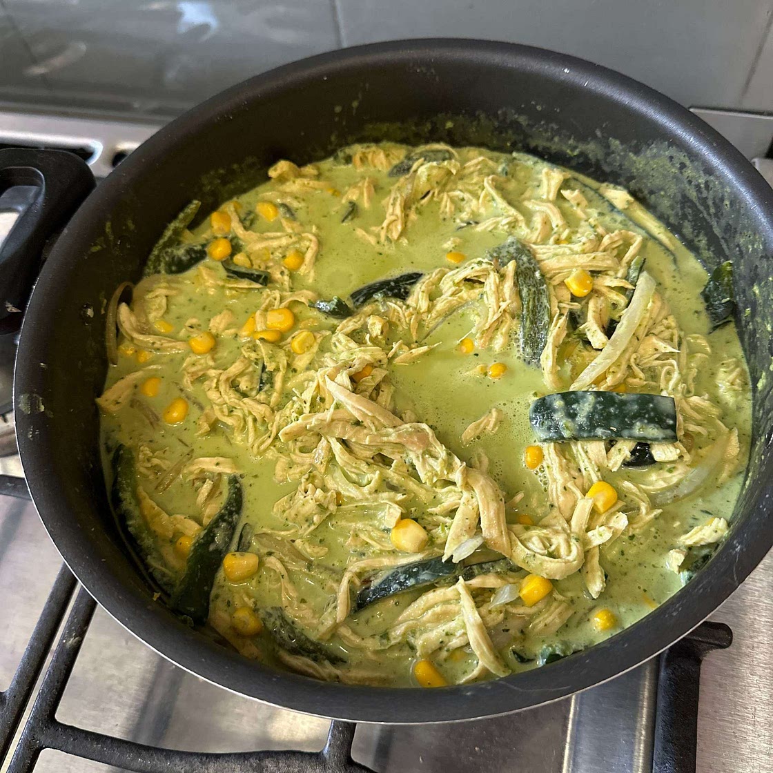 POLLO EN CREMA POBLANA