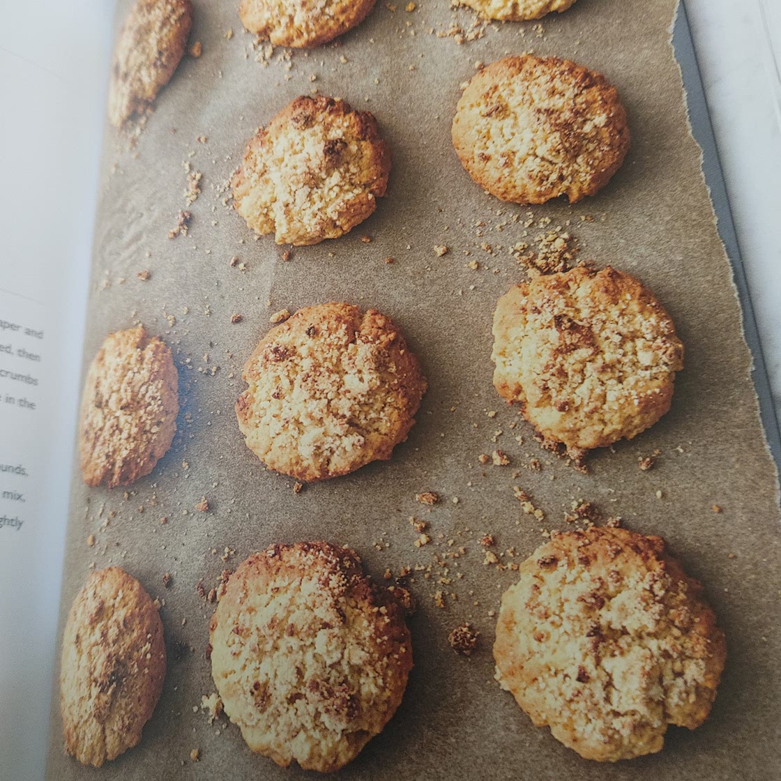 Apple crumble cookies