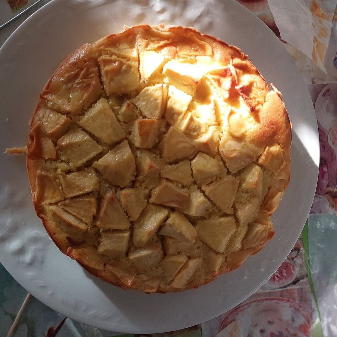 APPLE CAKE