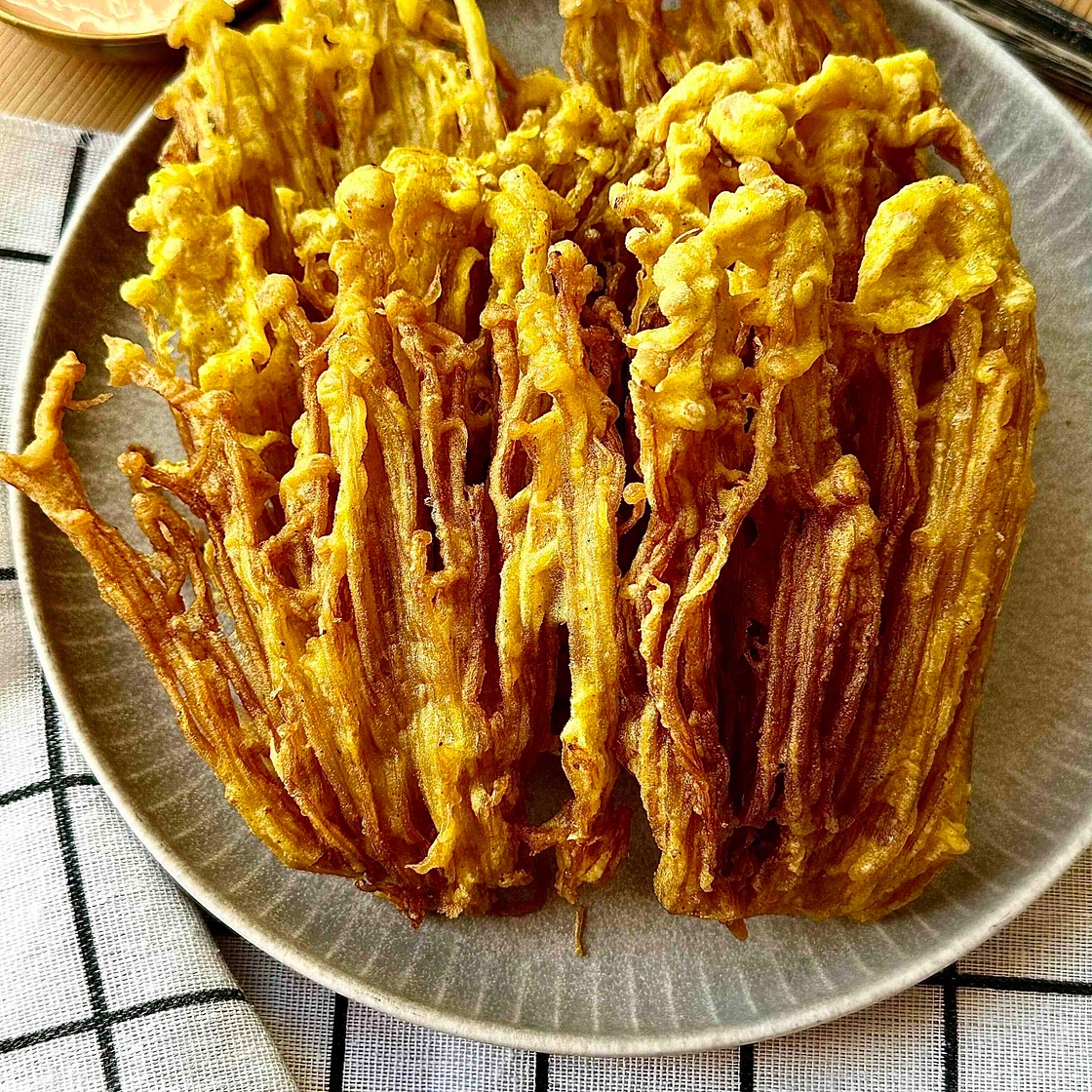 Crispiest  Fried Enoki Mushrooms with bang bang dip 