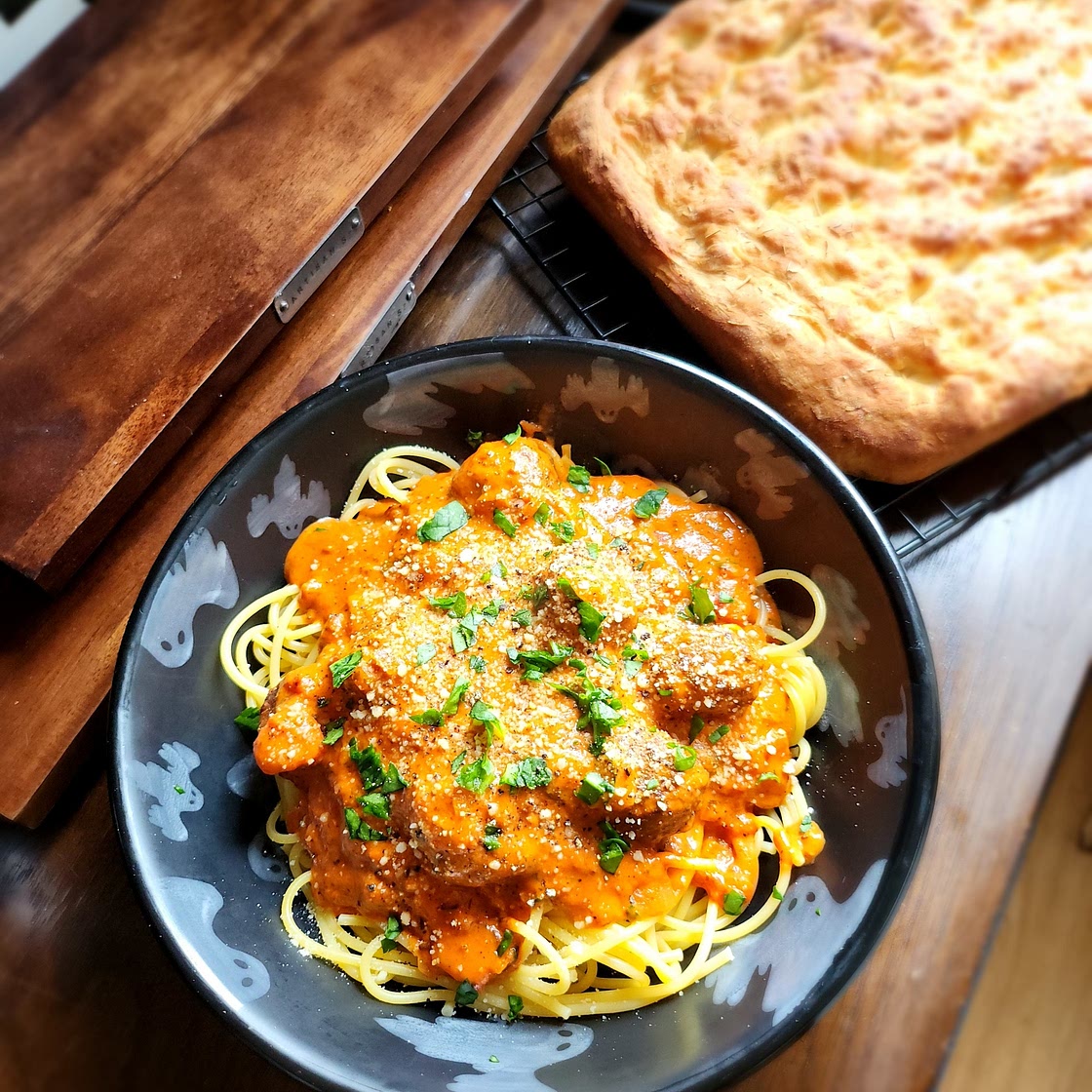 Creamy gochujang spaghetti & vegan meatballs